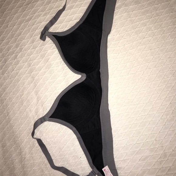 black sports bra - Picture 2 of 2